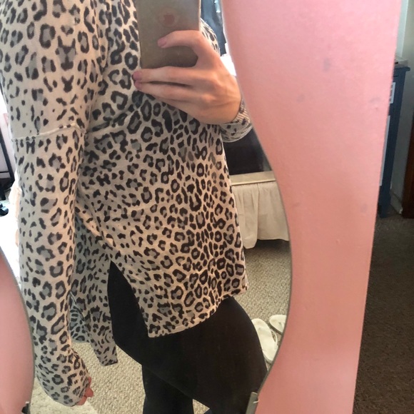 H&M Gray Leopard Print sweater - Picture 4 of 5